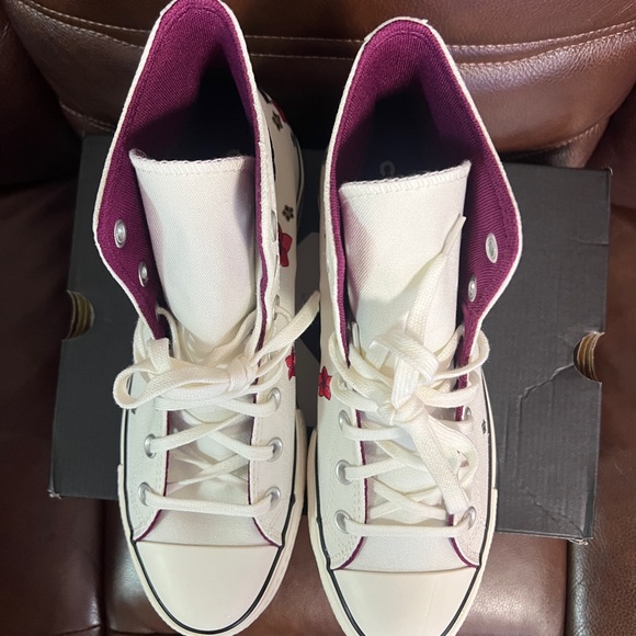 Converse Women's Chuck Taylor All Star Lift Platform Embroidered Flowers - Picture 7 of 16